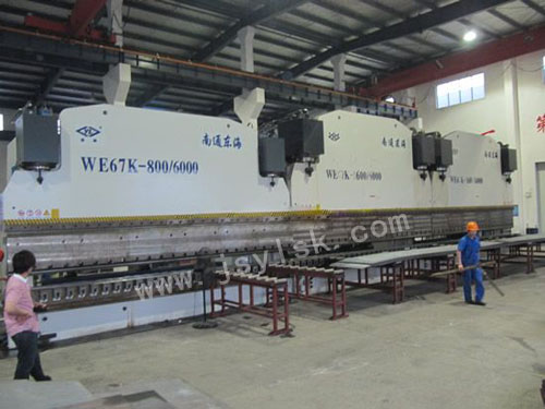 WE67K-800/6000多機(jī)聯(lián)動(dòng)折彎機(jī)