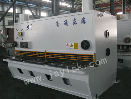 QC11Y-20*3200液壓閘式剪板機(jī)