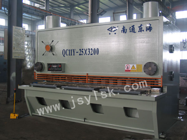 QC11Y-25*3200液壓閘式剪板機(jī)