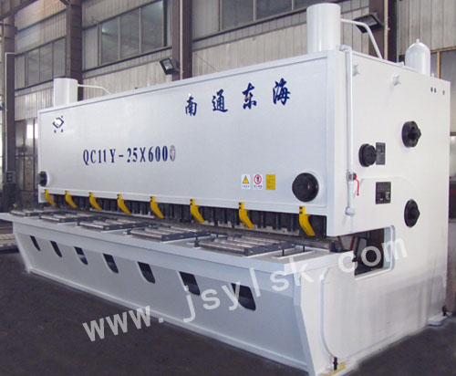QC11Y-25*6000液壓閘式剪板機(jī)