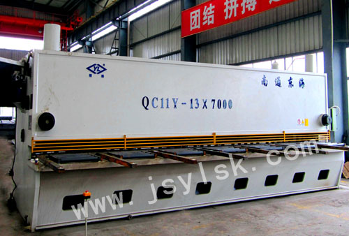 QC11Y-13*7000液壓閘式剪板機(jī)