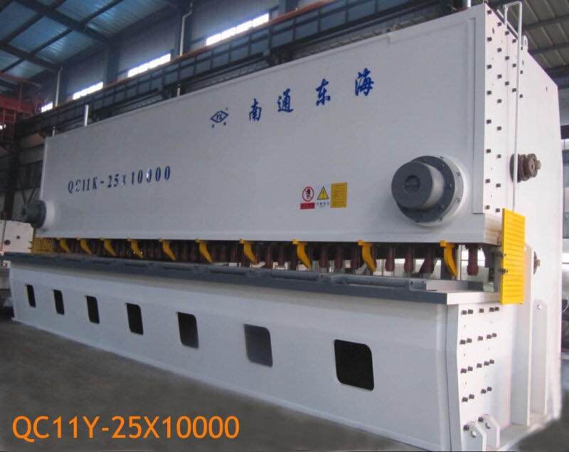 QC11K-25*10000剪板機(jī)